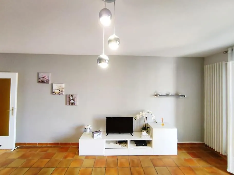 Grand Bas De Villa Au Calme Faux 3 Pieces De 63 M La Valette-du-Var Feriehus